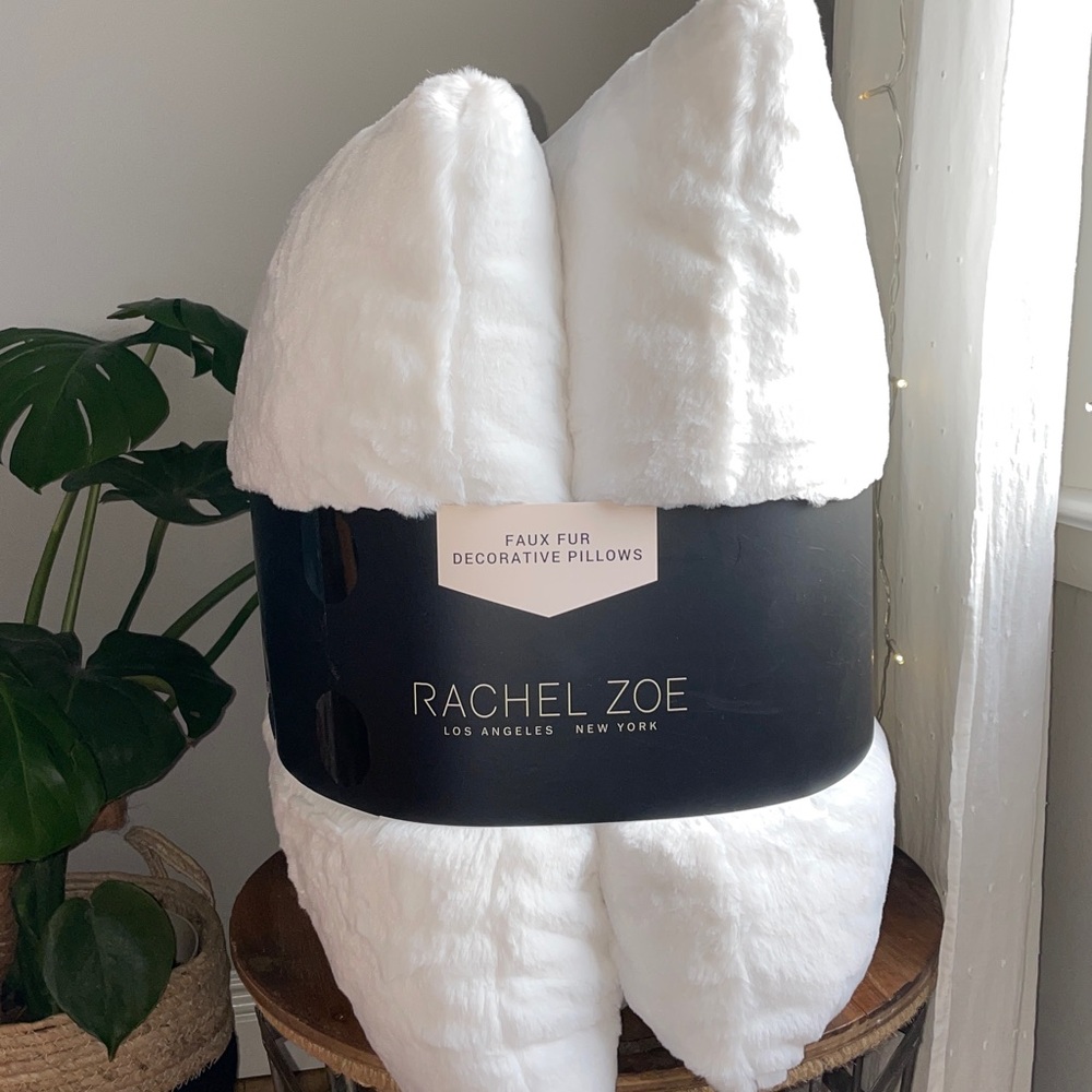 🎉HP🎉~Rachel Zoe Plush White Faux Fur Pillows - Picture 12 of 16